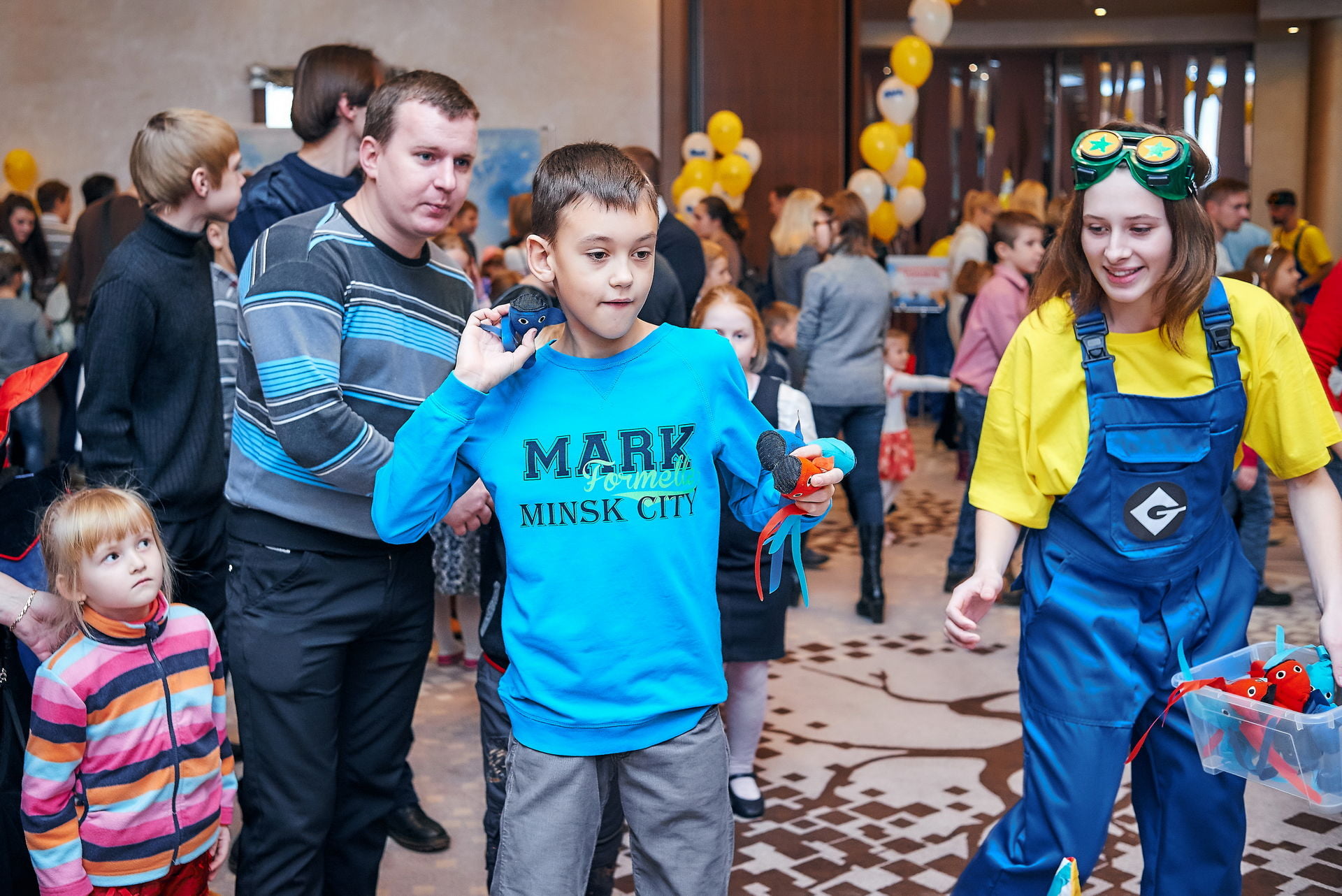 НОВОГОДНИЕ ПРИКЛЮЧЕНИЯ МИНЬОНОВ В ОМА 6