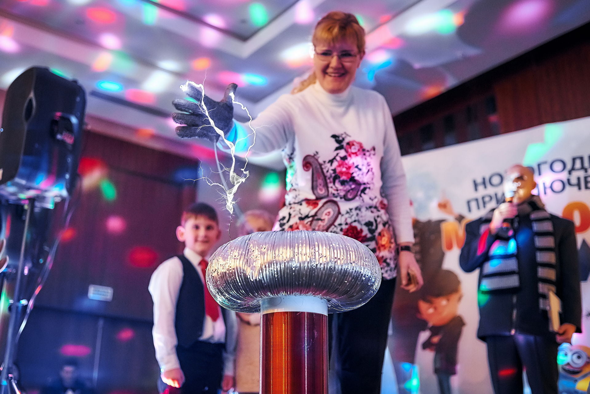 НОВОГОДНИЕ ПРИКЛЮЧЕНИЯ МИНЬОНОВ В ОМА 15