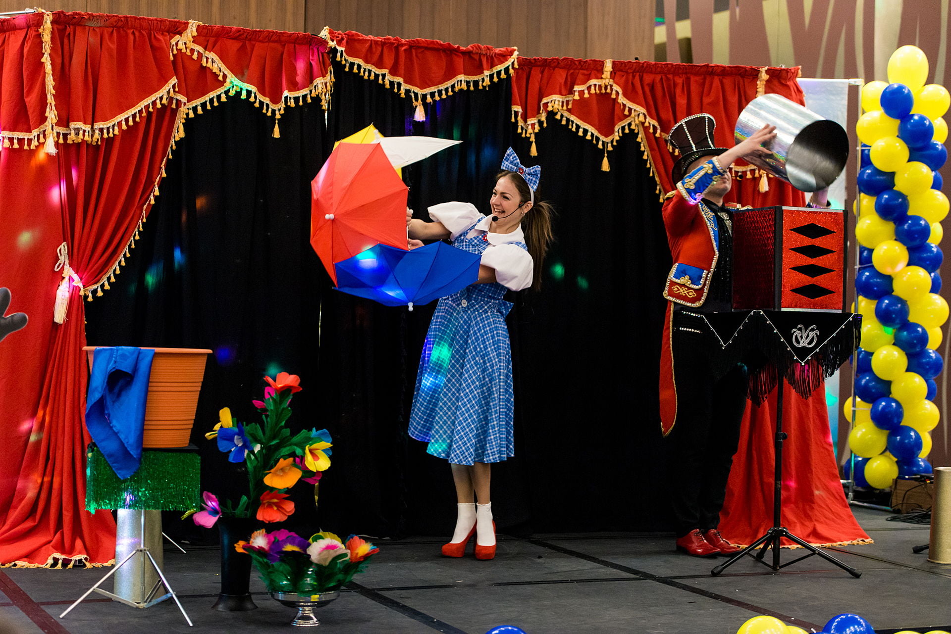 НОВОГОДНИЕ ПРИКЛЮЧЕНИЯ МИНЬОНОВ В ОМА 16