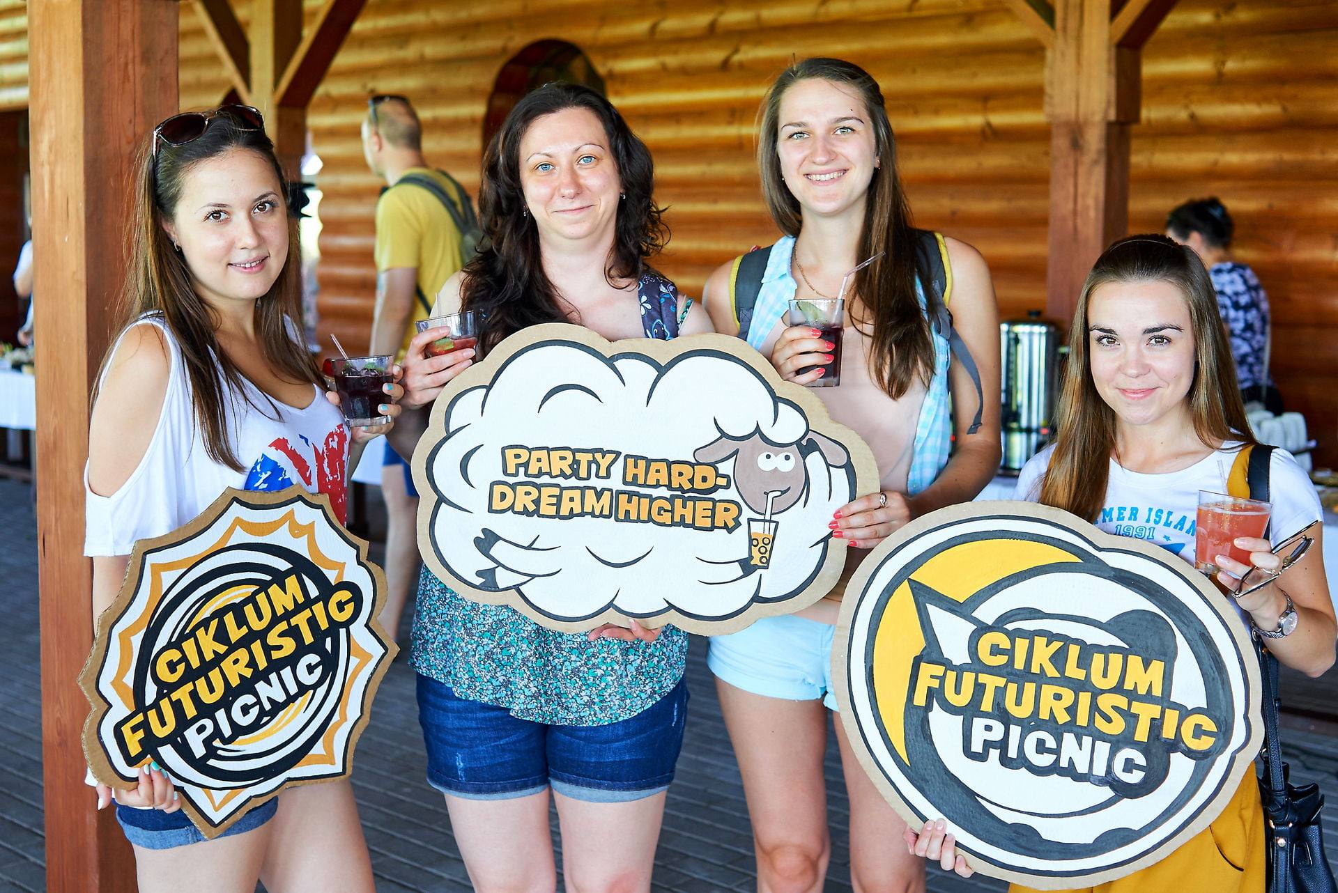 CIKLUM FUTURISTIC PICNIC 2