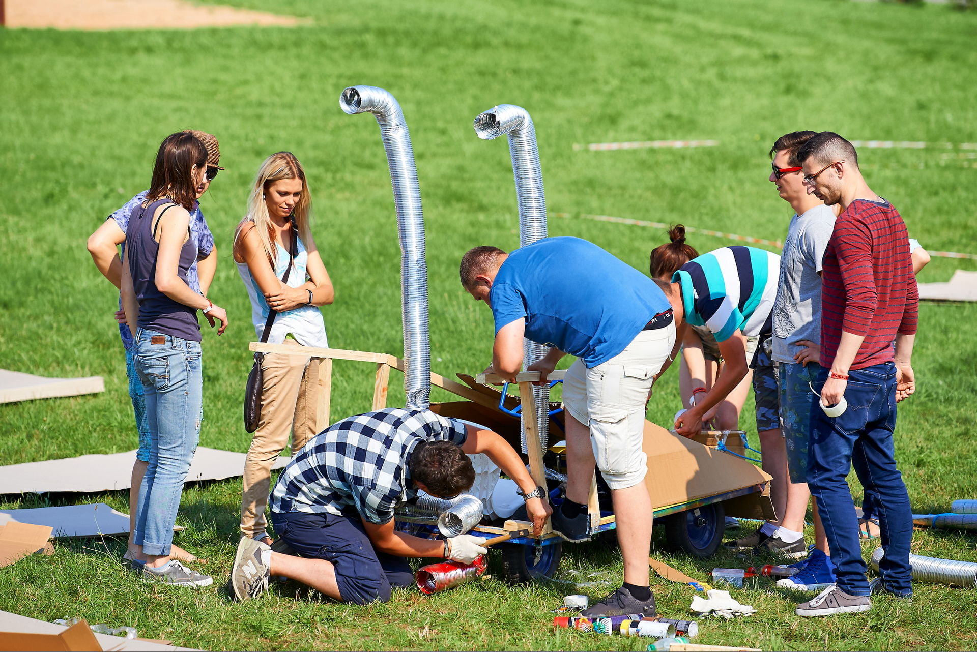 CIKLUM FUTURISTIC PICNIC 4