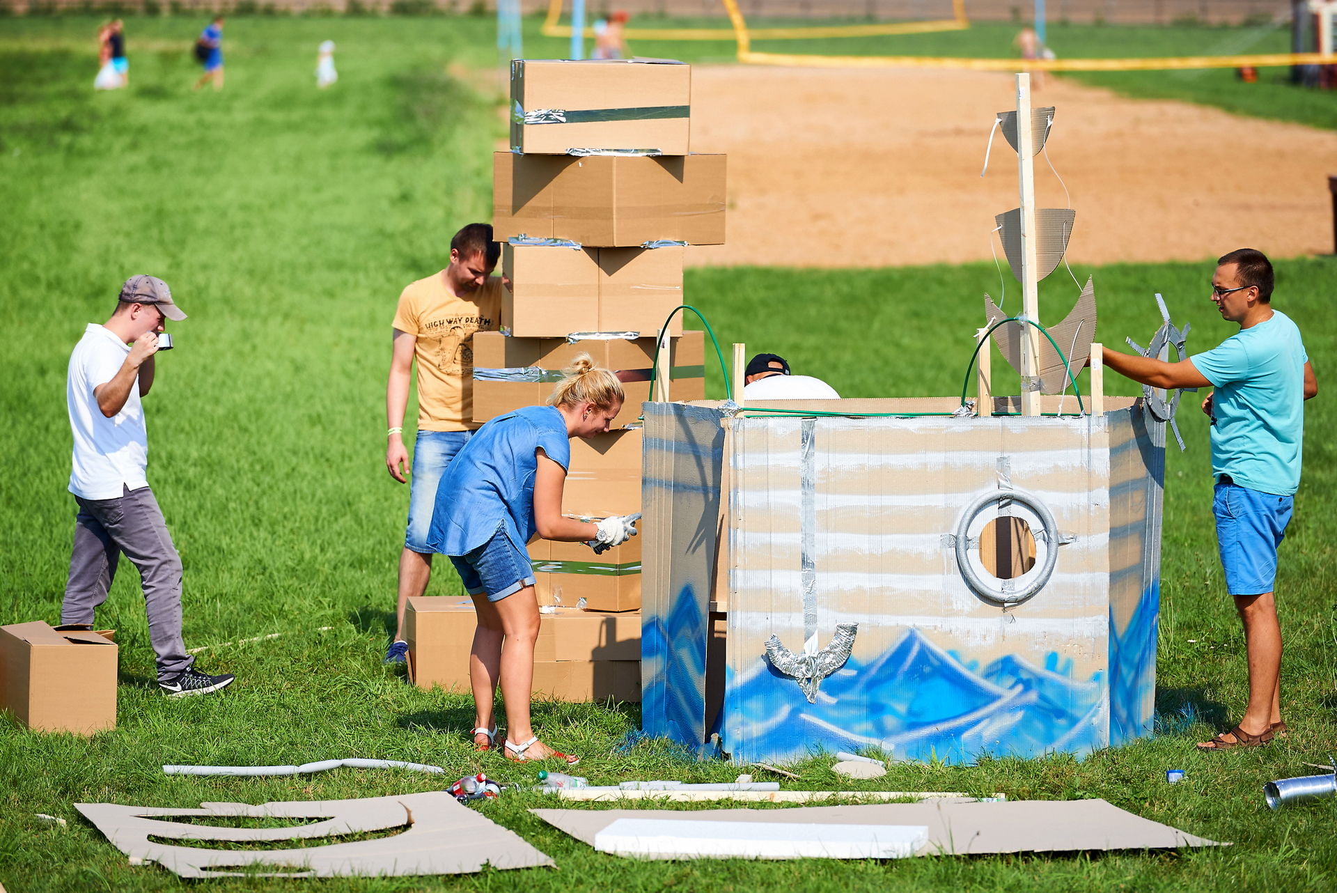 CIKLUM FUTURISTIC PICNIC 5