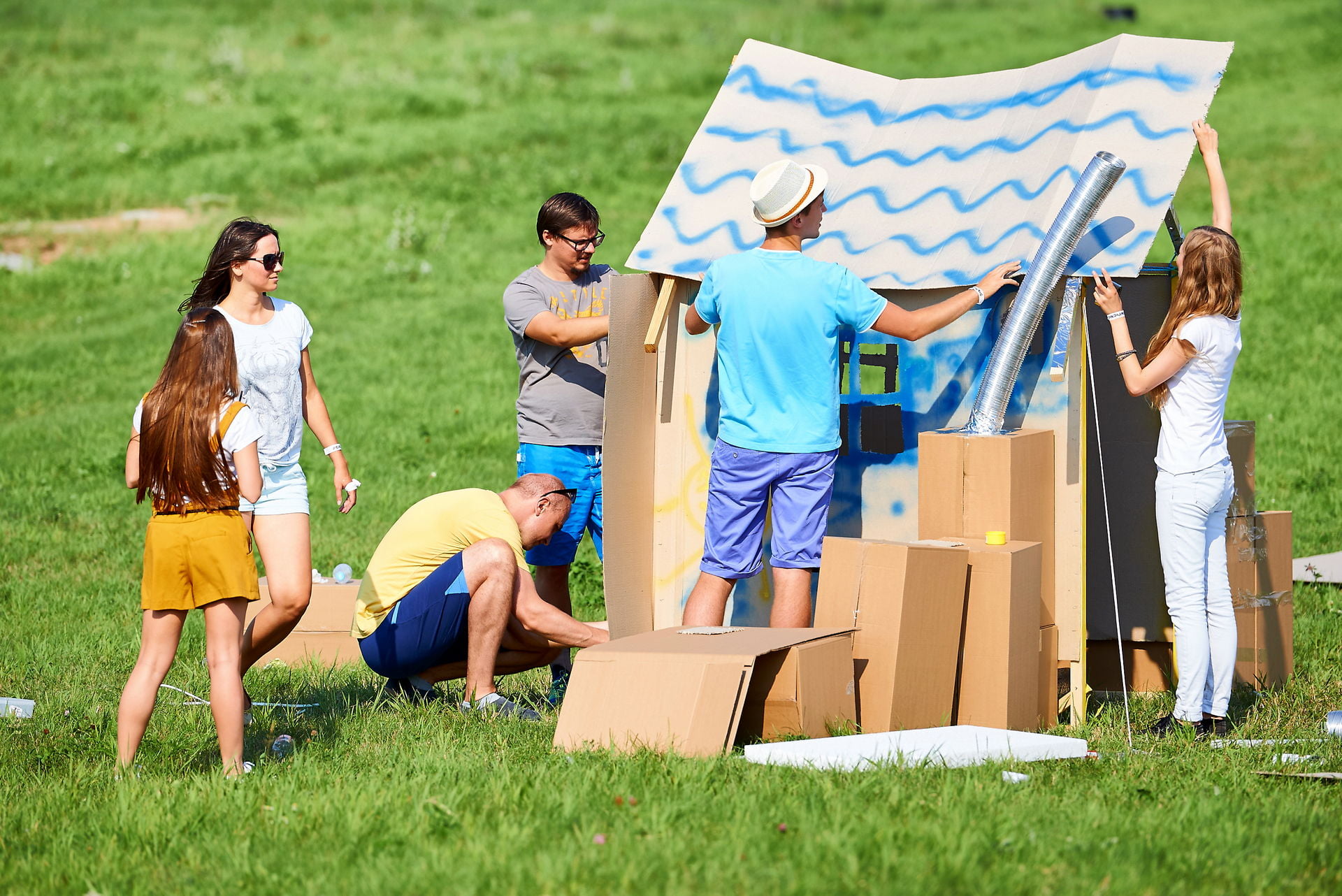 CIKLUM FUTURISTIC PICNIC 6