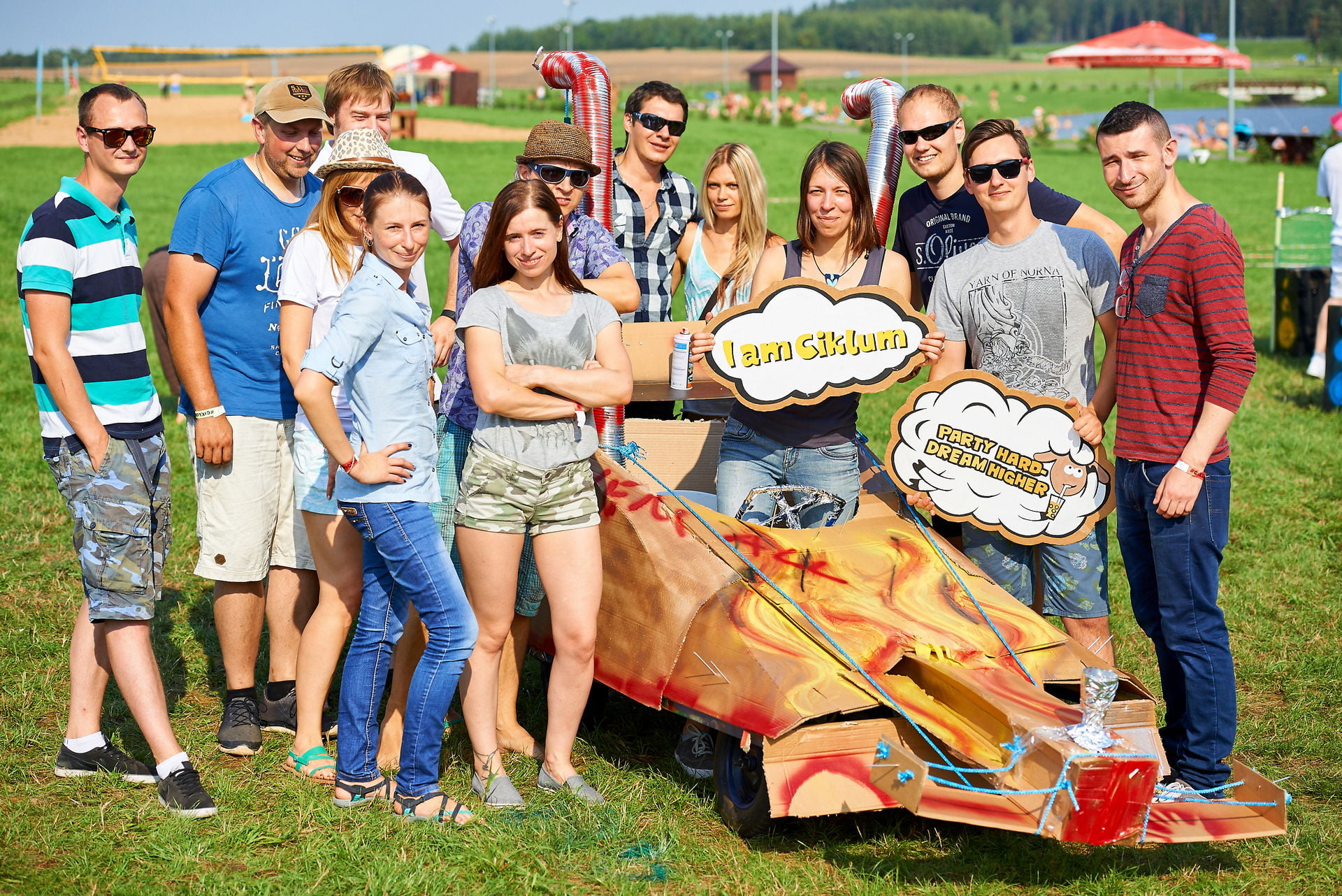 CIKLUM FUTURISTIC PICNIC 7