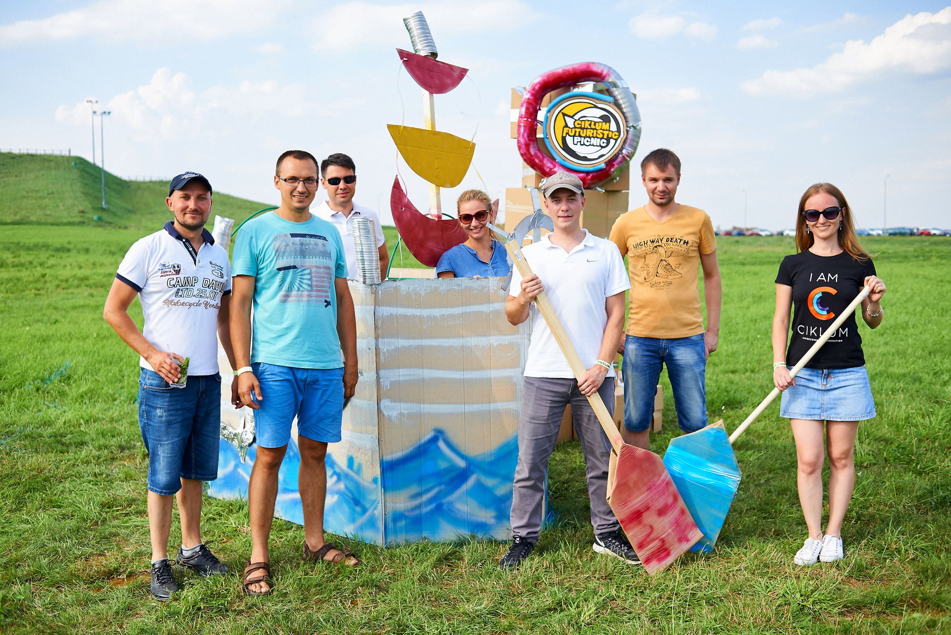 CIKLUM FUTURISTIC PICNIC 9