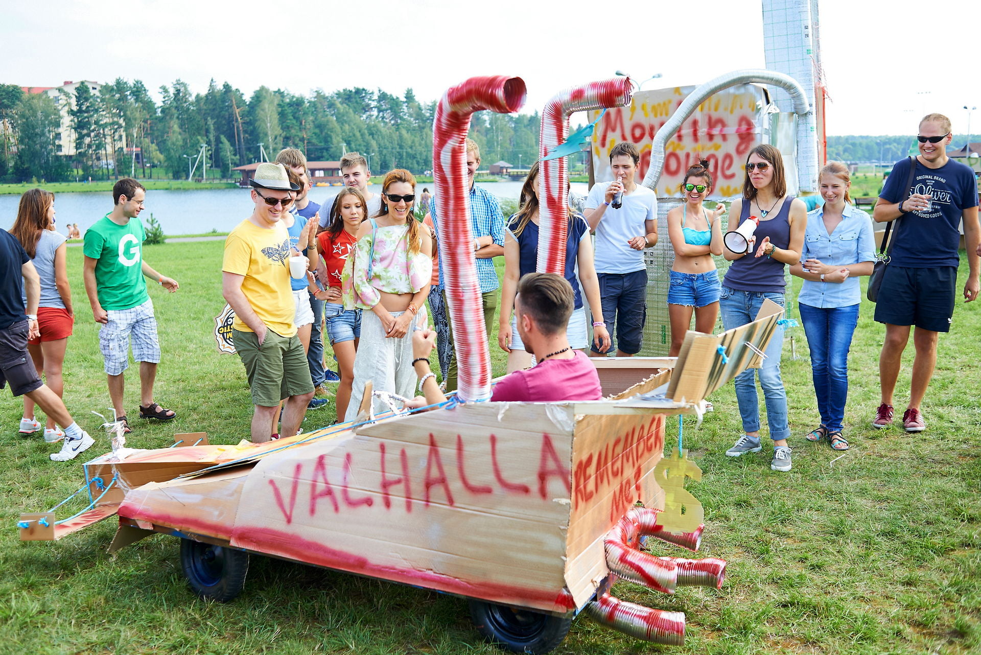 CIKLUM FUTURISTIC PICNIC 10